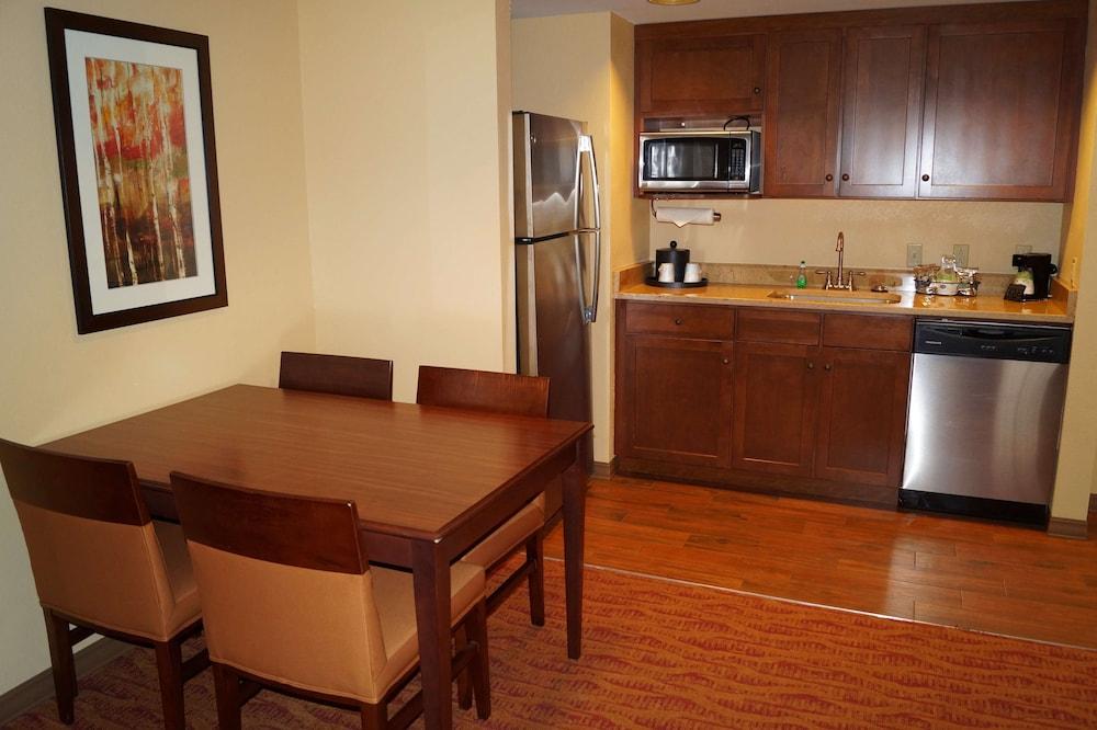 Hampton Inn Altoona — 9