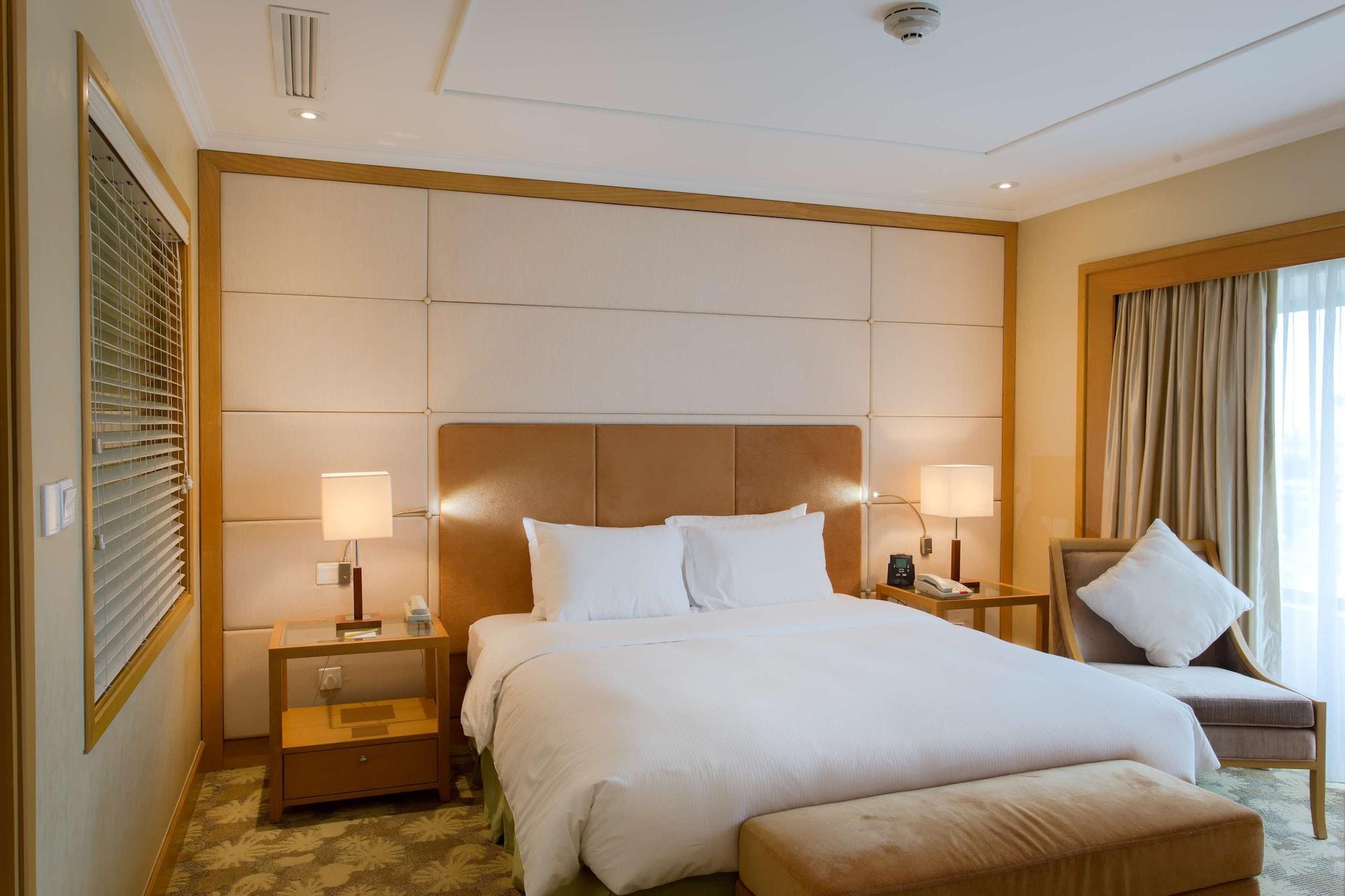 Hilton Garden Inn Hanoi — 10
