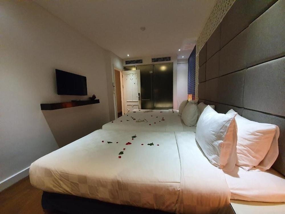 Victor Metropolis Hotel & Rooftop Bar — 7