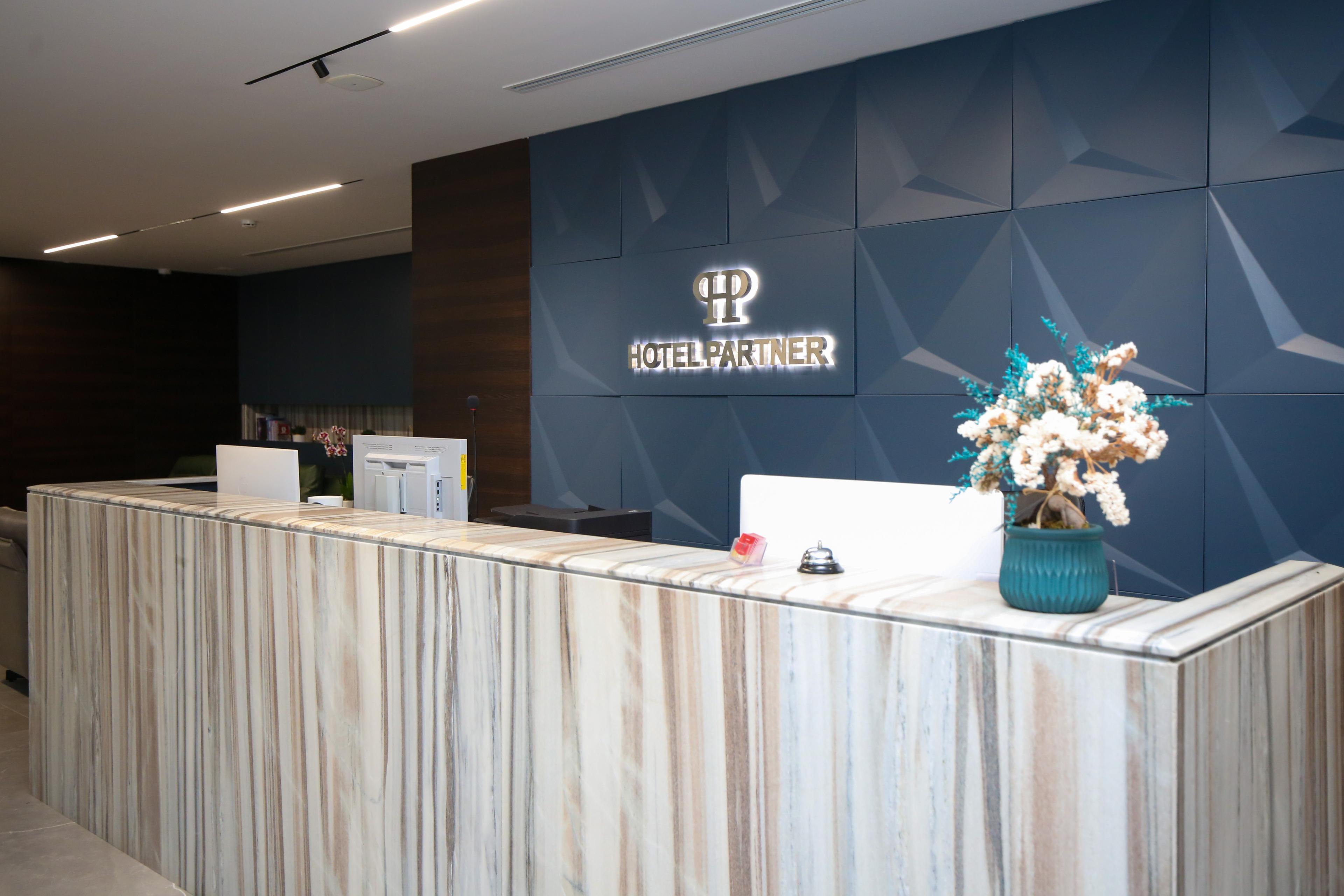 HOTEL PARTNER 998385 — 7