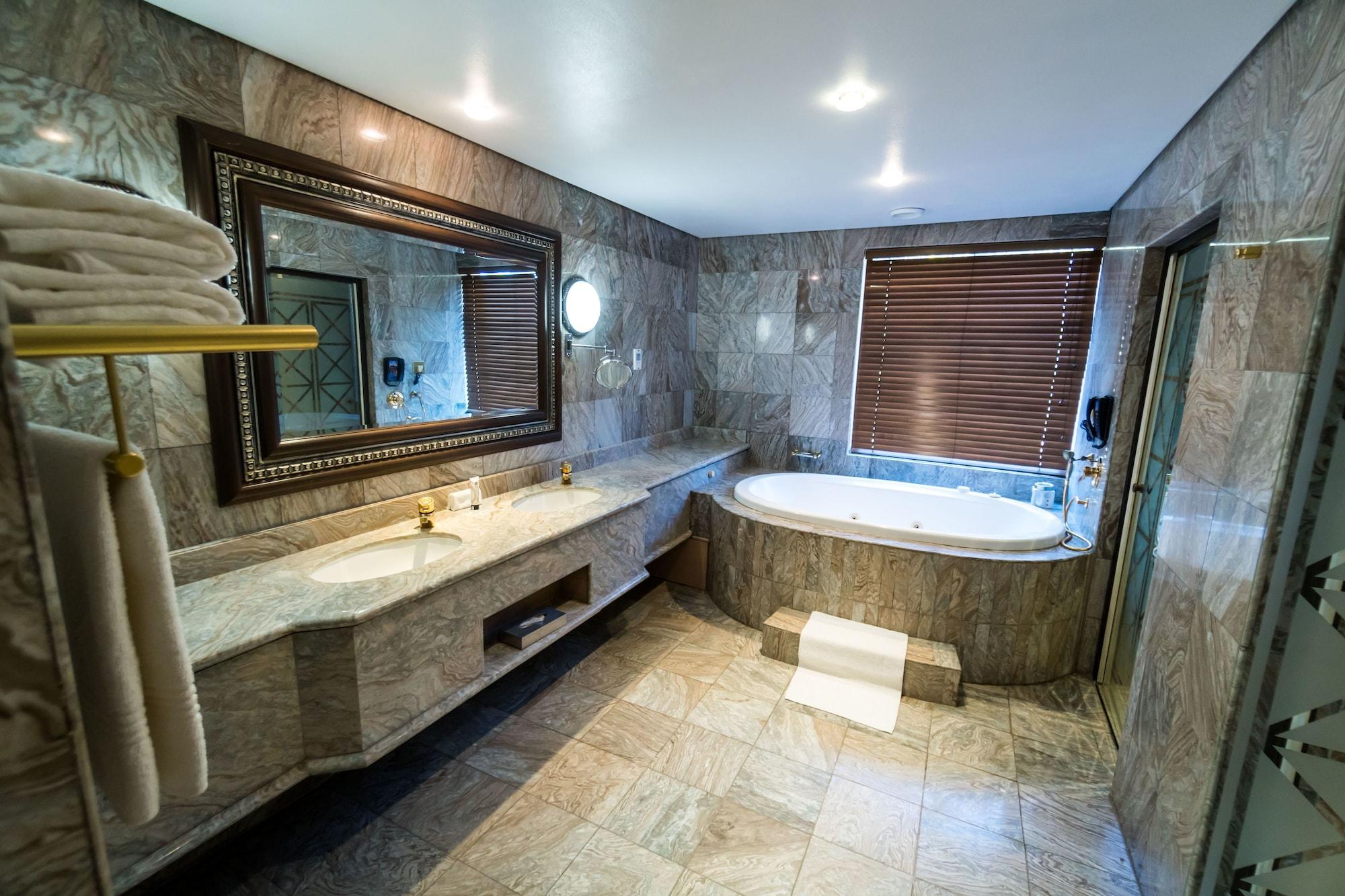 WINDHOEK COUNTRY CLUB RESORT — 3