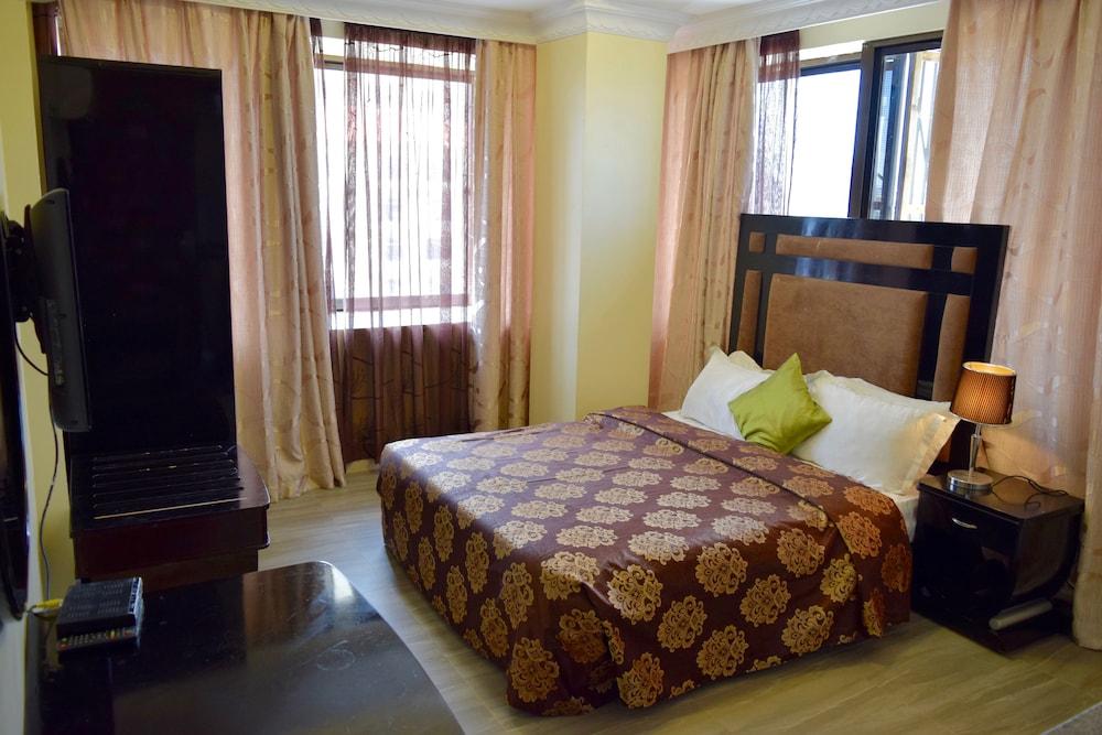 New Avon Hotel — 9