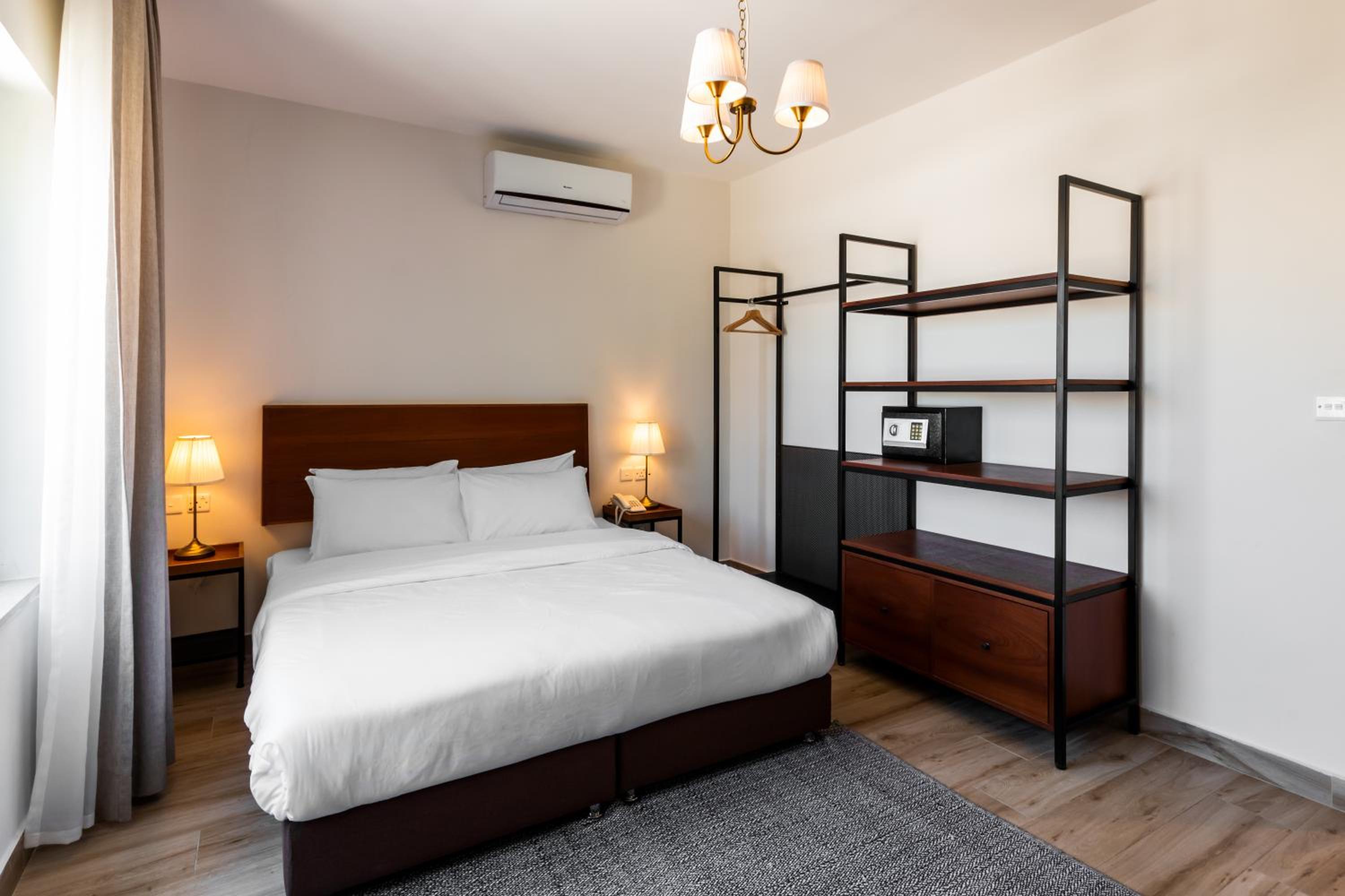 CANARY HOTEL 69454 — 9