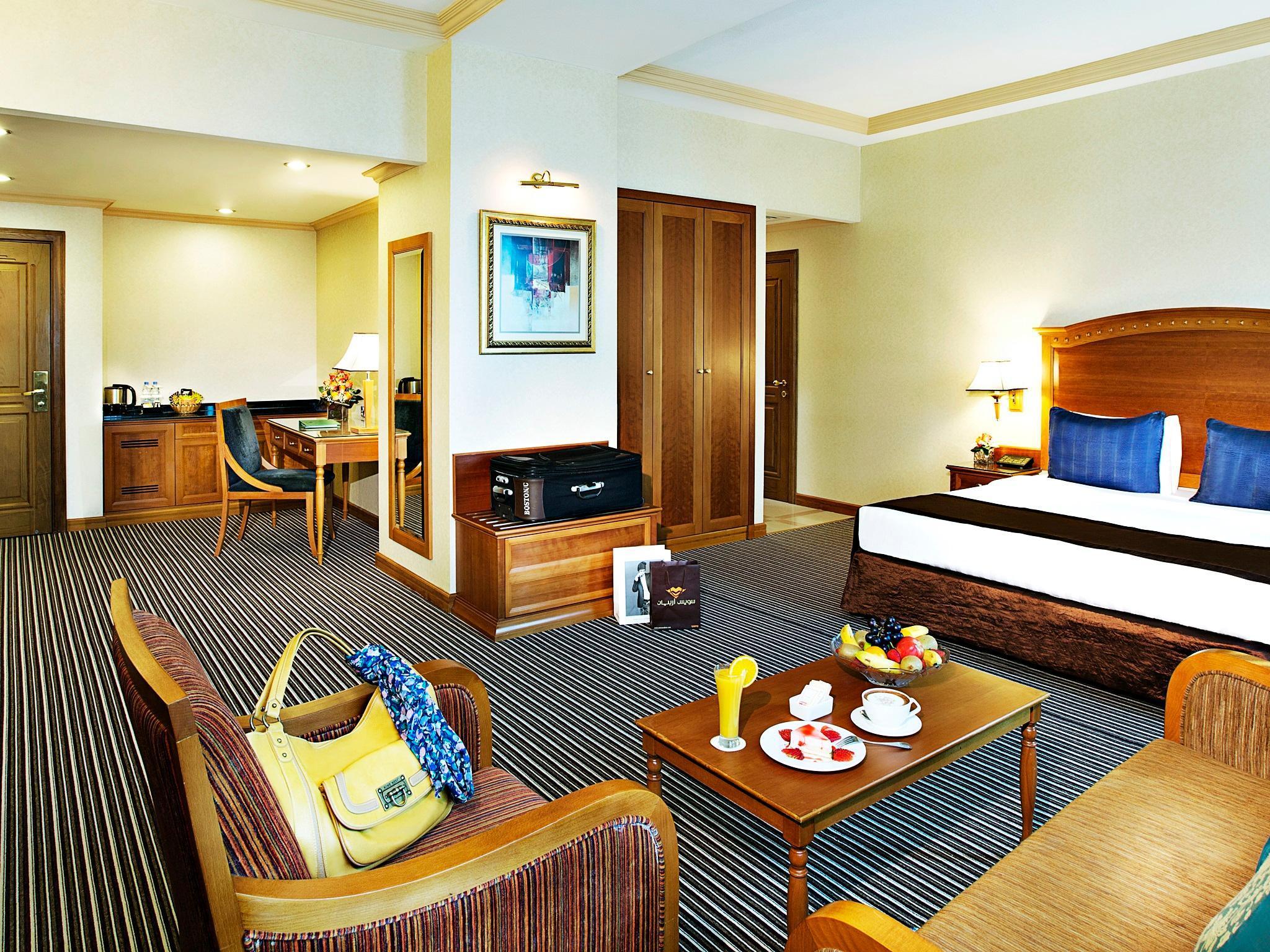Avenue Hotel