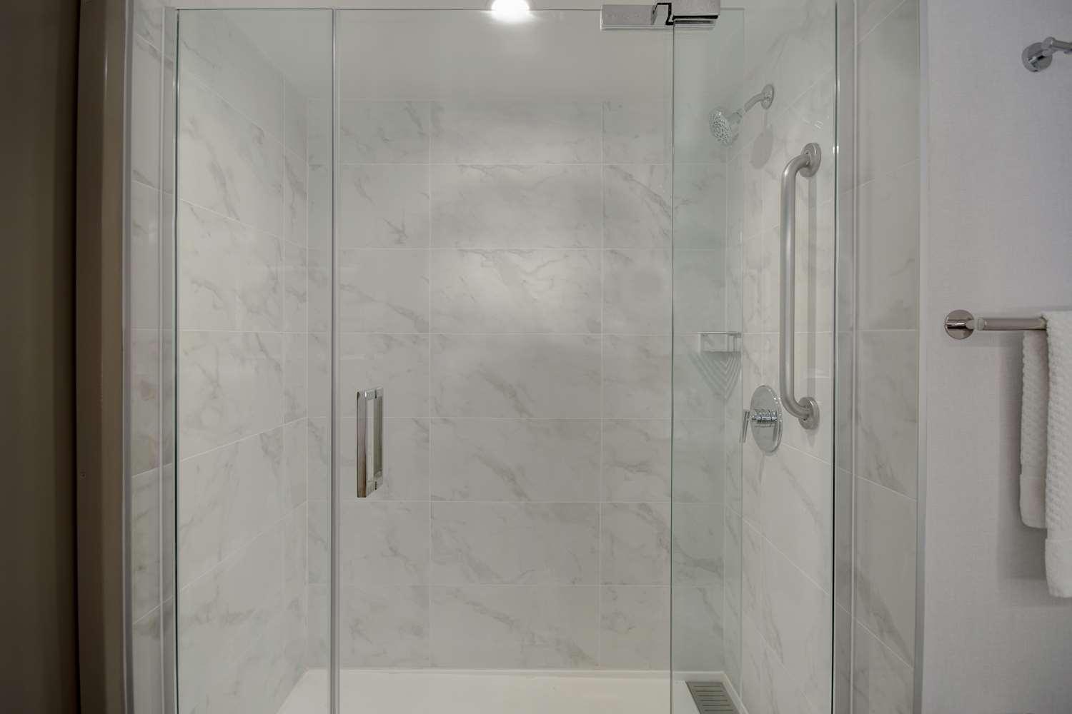 DoubleTree by Hilton Hotel LAX - El Segundo — 5