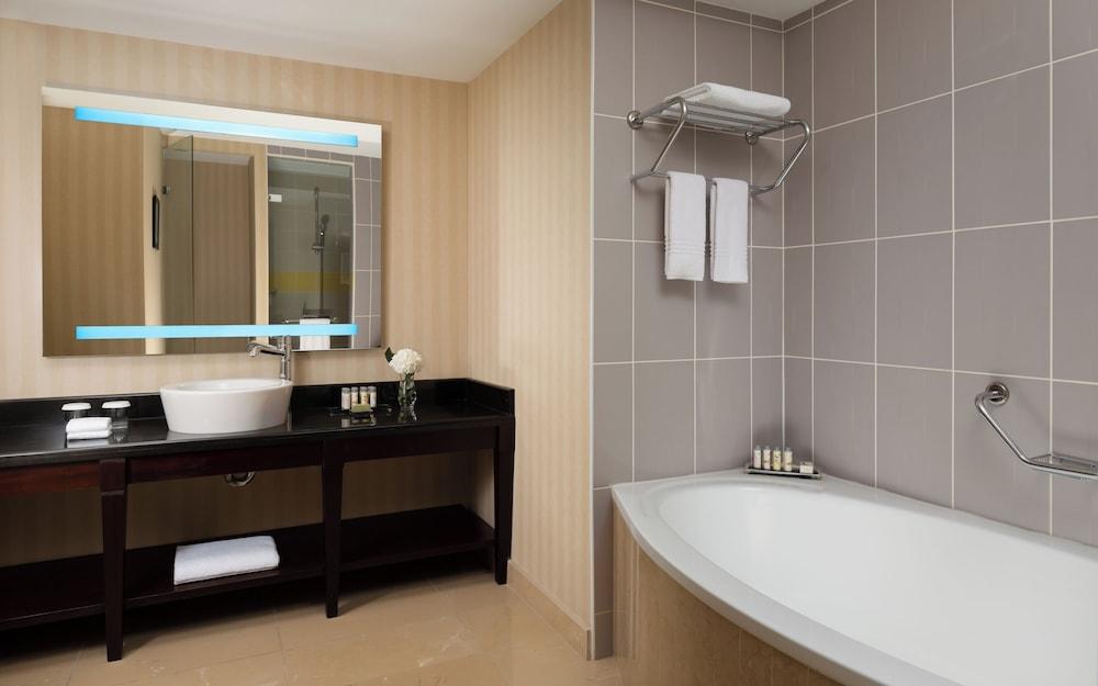 Renaissance Aktau Hotel — 10
