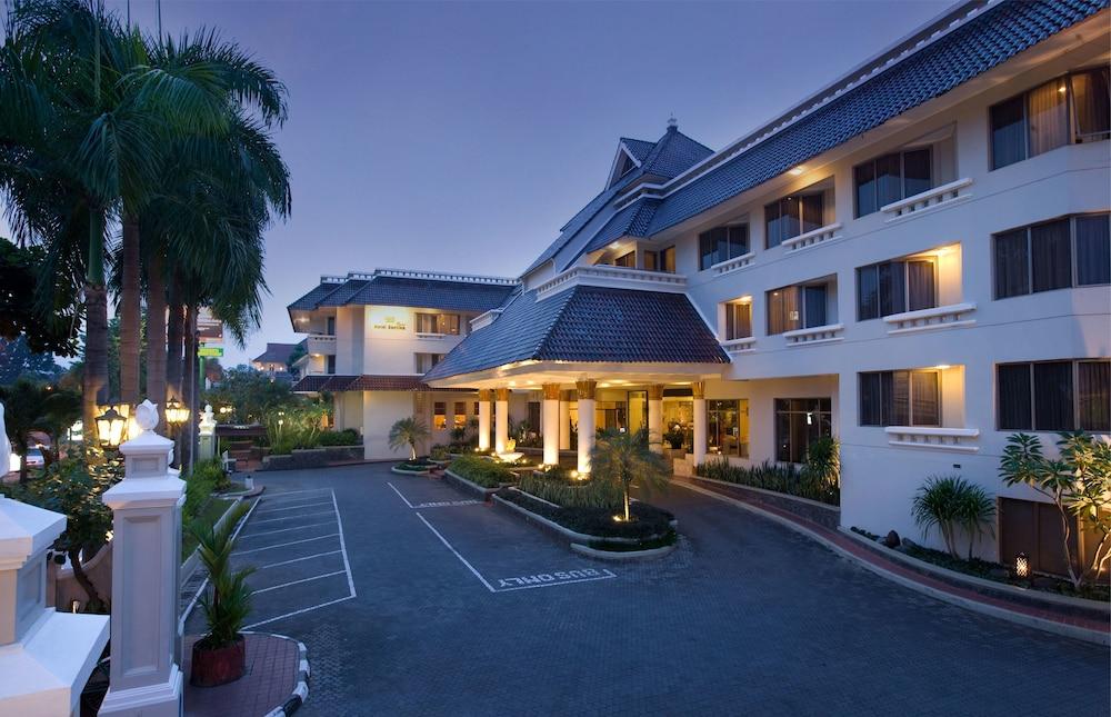 HOTEL SANTIKA PREMIERE JOGJA 14474 — 2