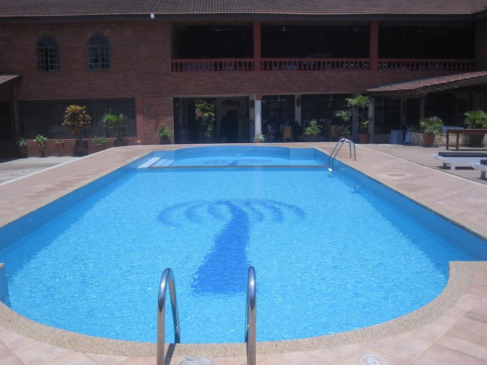 Coconut Grove Regency Hotel 1129248 — 2