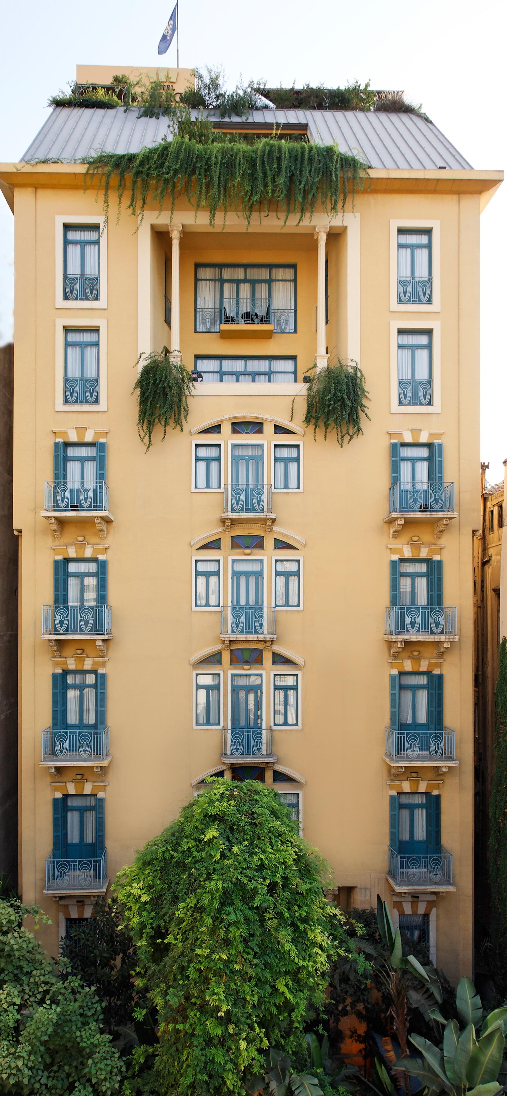 HOTEL ALBERGO 16744 — 1