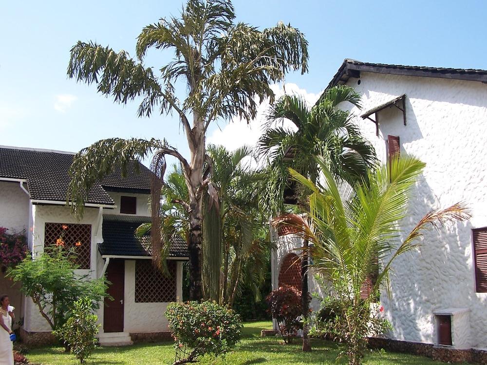 Pinewood Beach Resort and Spa — 8