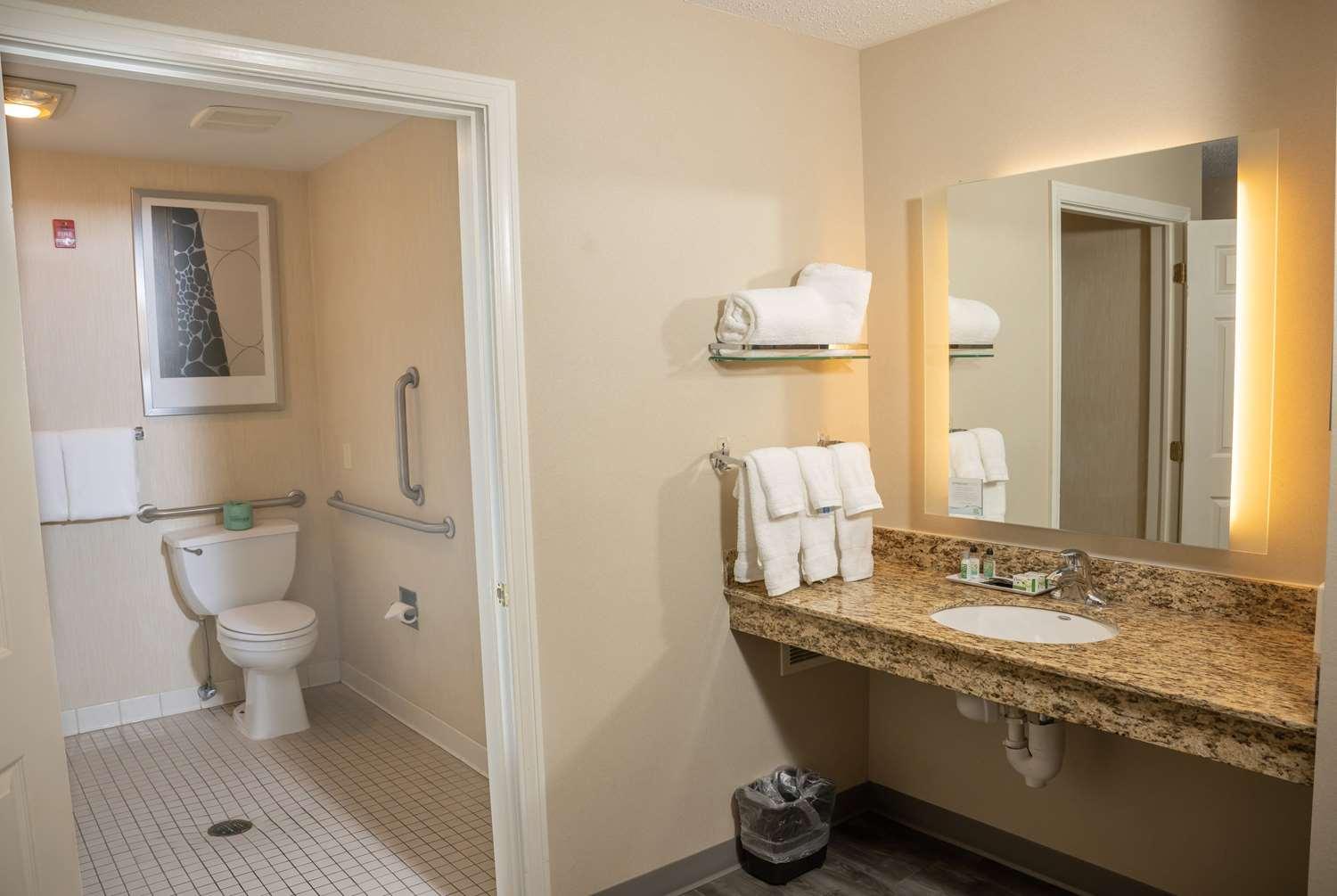 Hawthorn Suites by Wyndham Erie — 8
