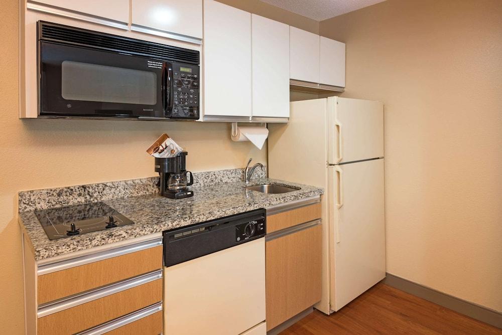 MainStay Suites Detroit Farmington Hills — 5