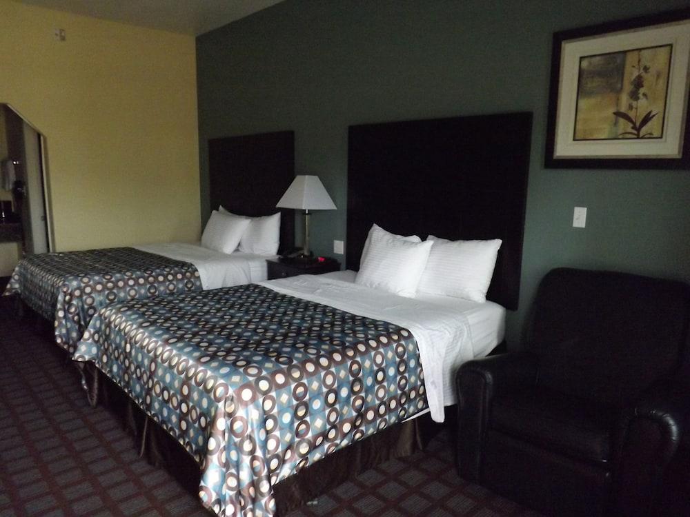 Days Inn Kilgore. — 7