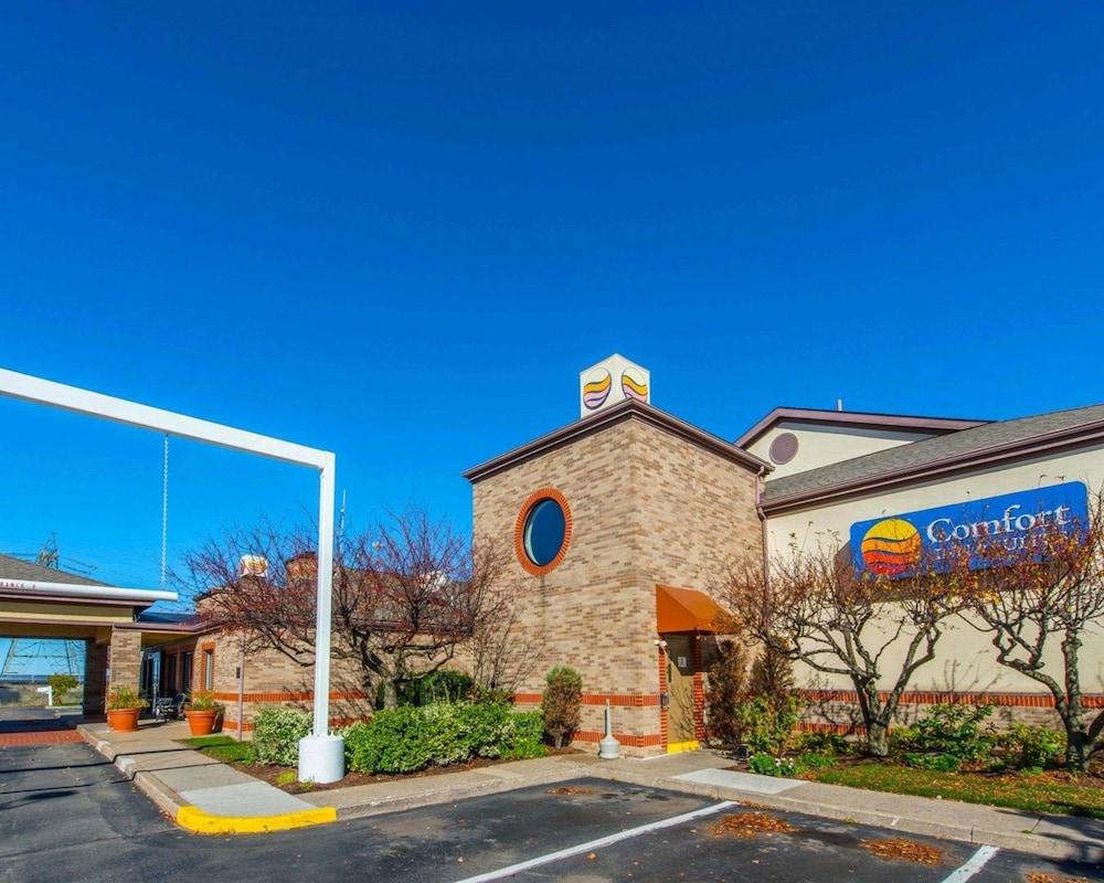 Comfort Inn & Suites Erie - Splash Harbor Indoor Waterpark — 6