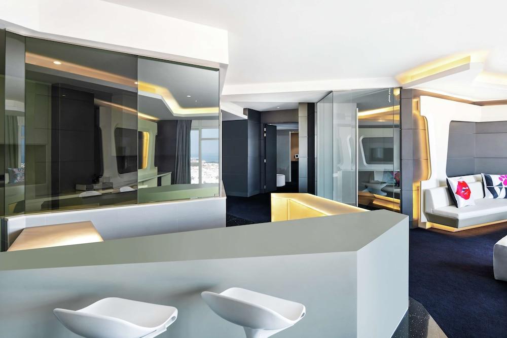 V Hotel Dubai Curio Collection By Hilton — 5