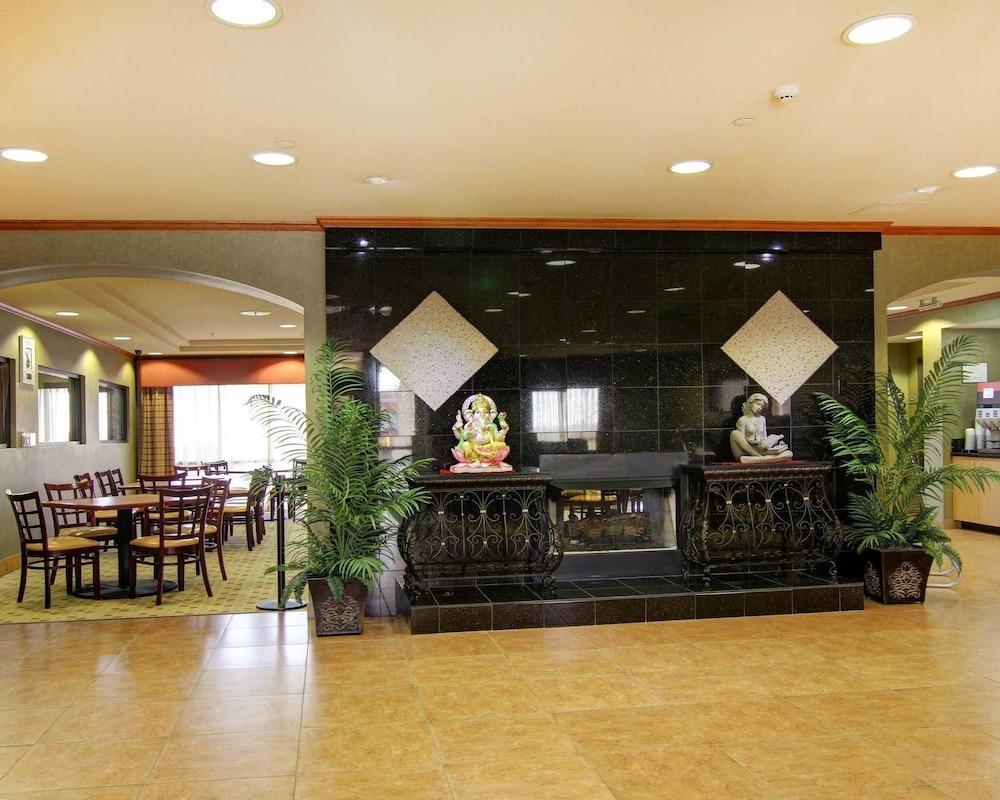 Comfort Suites El Paso West — 4