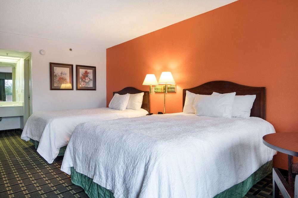 Dublin Inn and Suites — 9
