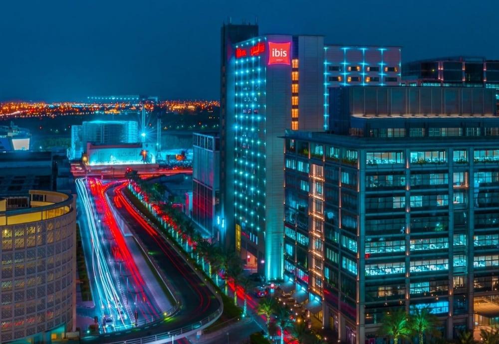 Ibis One Central — 2
