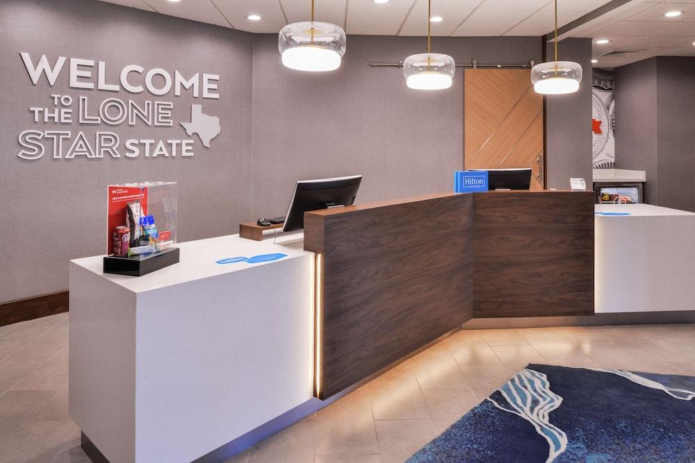 Hampton Inn & Suites Legacy Park-Frisco — 9