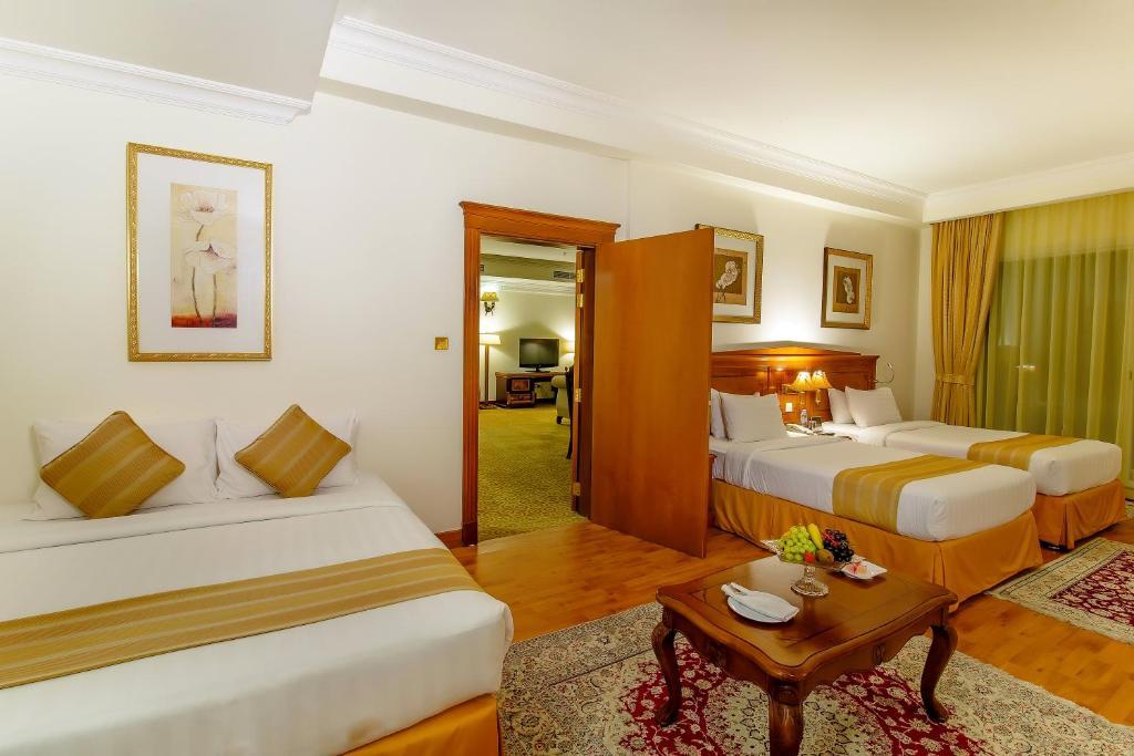 Grand Excelsior Hotel Bur Dubai — 10