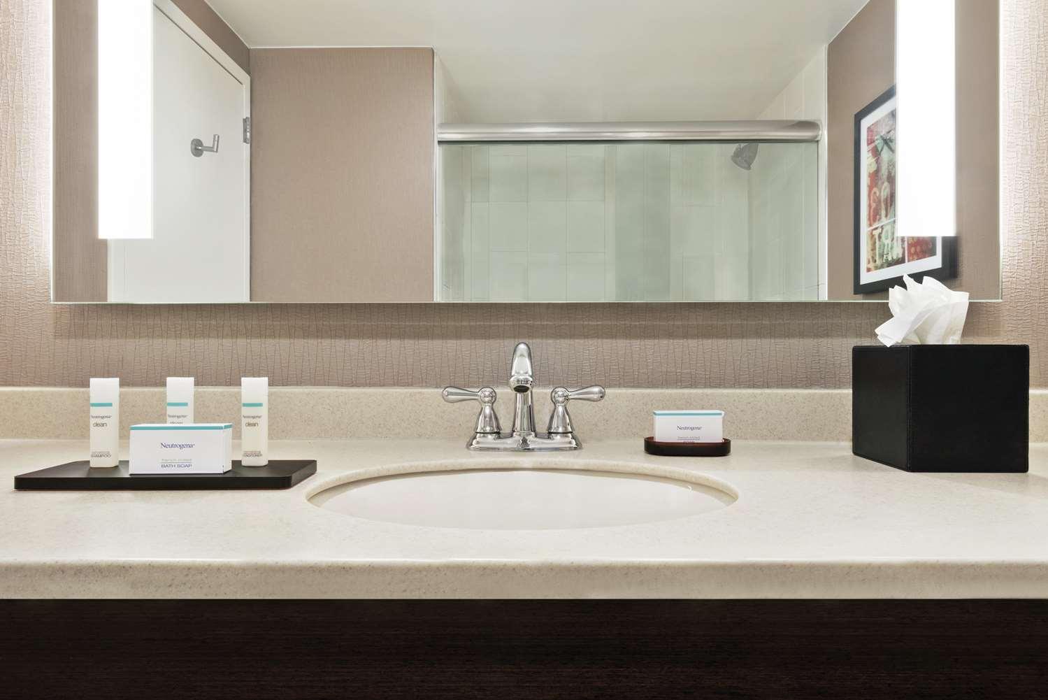Embassy Suites by Hilton Chicago North Shore Deerfield — 2