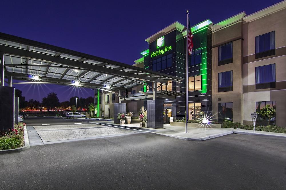 Holiday Inn Carlsbad — 6