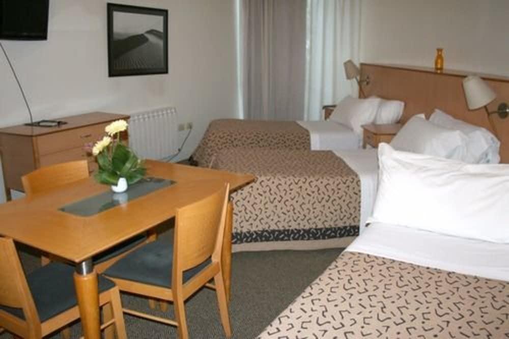 URBANA SUITES — 5