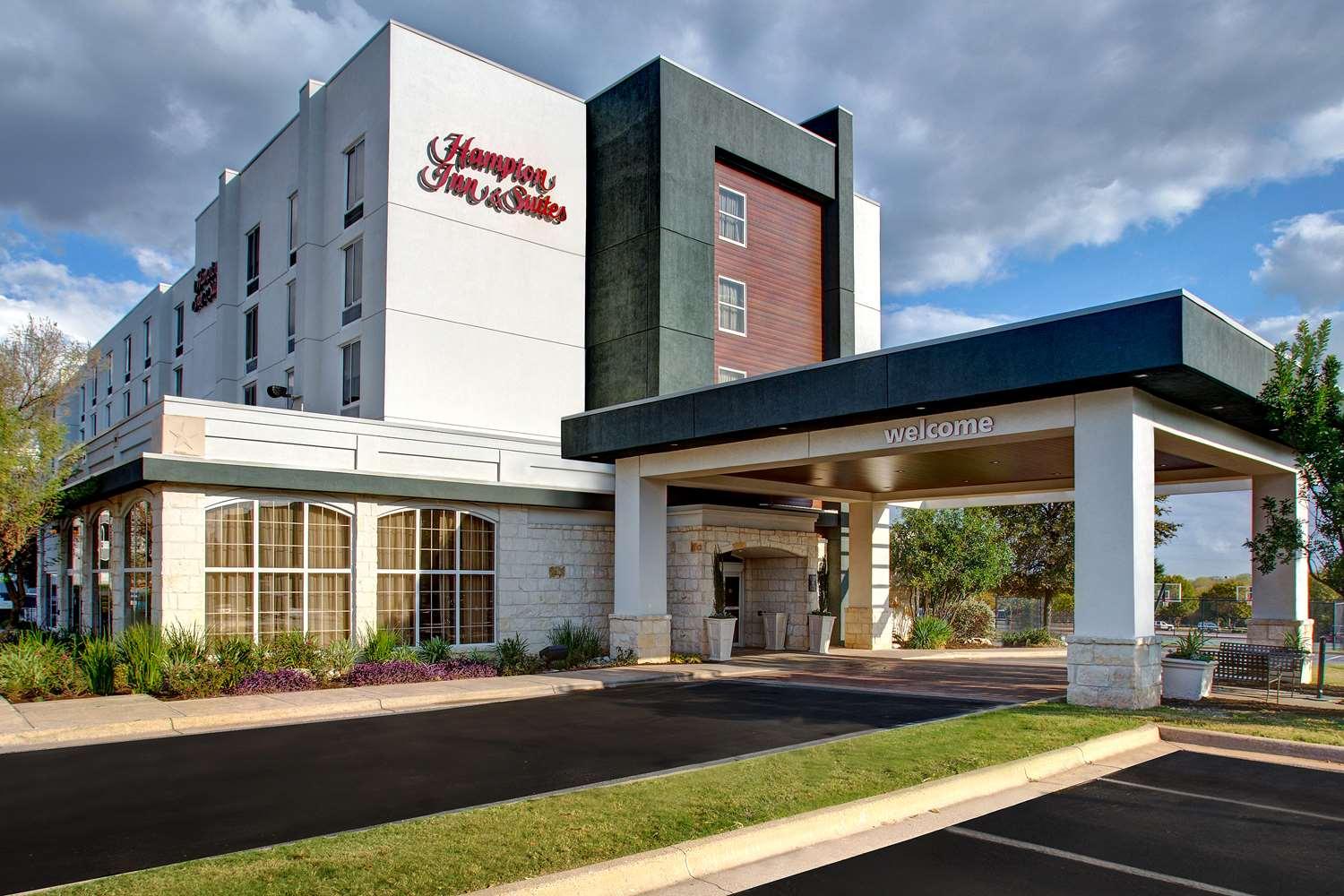 HAMPTON INN AND SUITES AUSTIN AIRPORT — 2