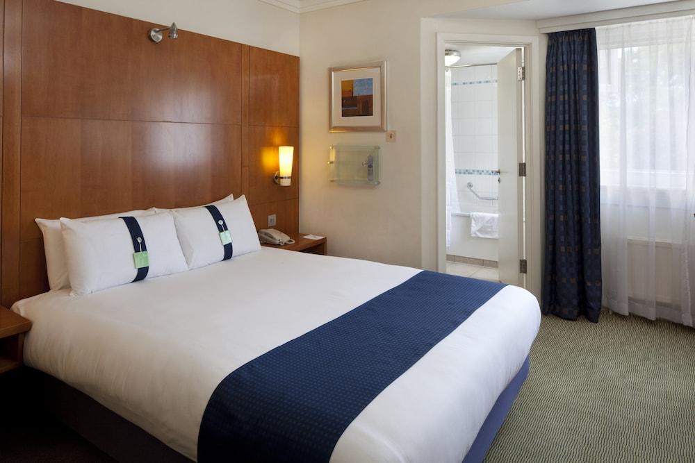 HOLIDAY INN BASINGSTOKE — 10