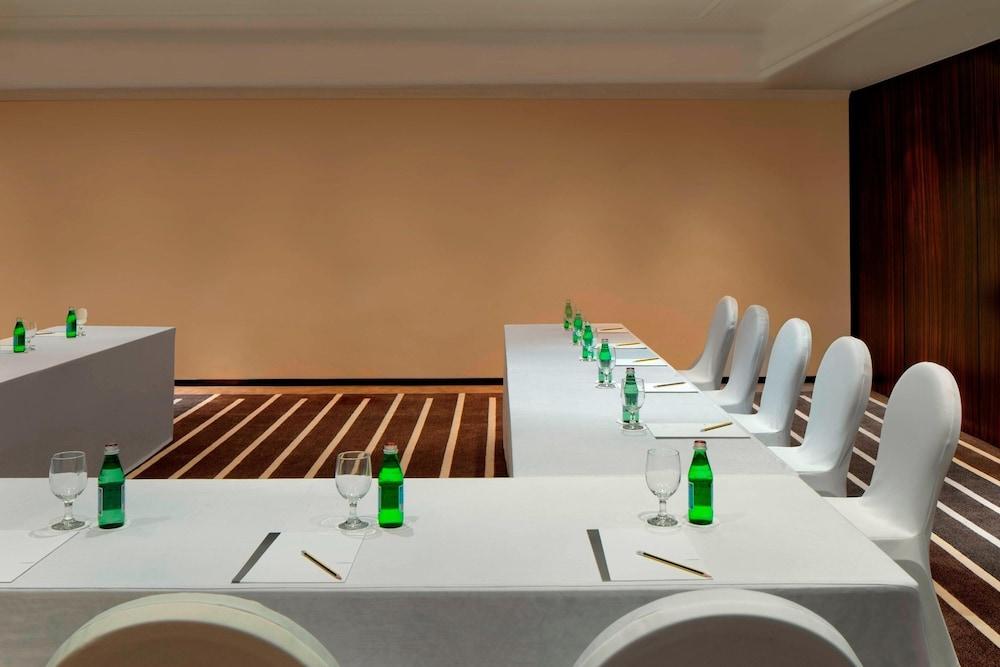 Le Meridien Dubai Hotel and Conference Centre — 5