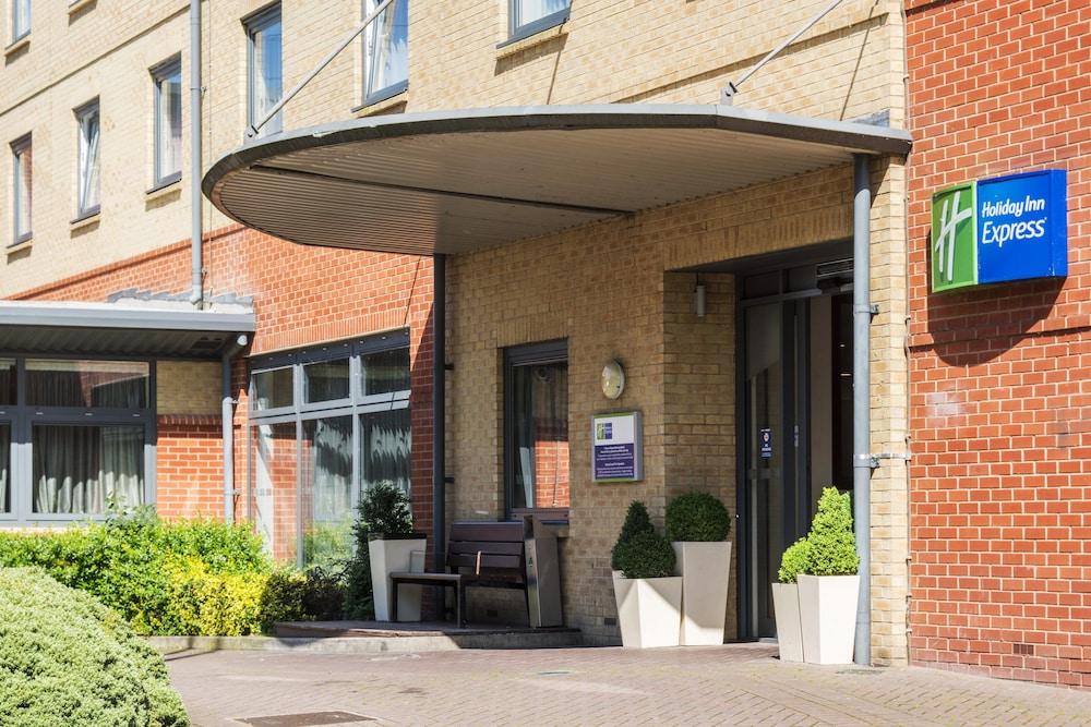 EXPRESS BY HOLIDAY INN LEICESTER-WALKERS STADIUM — 9
