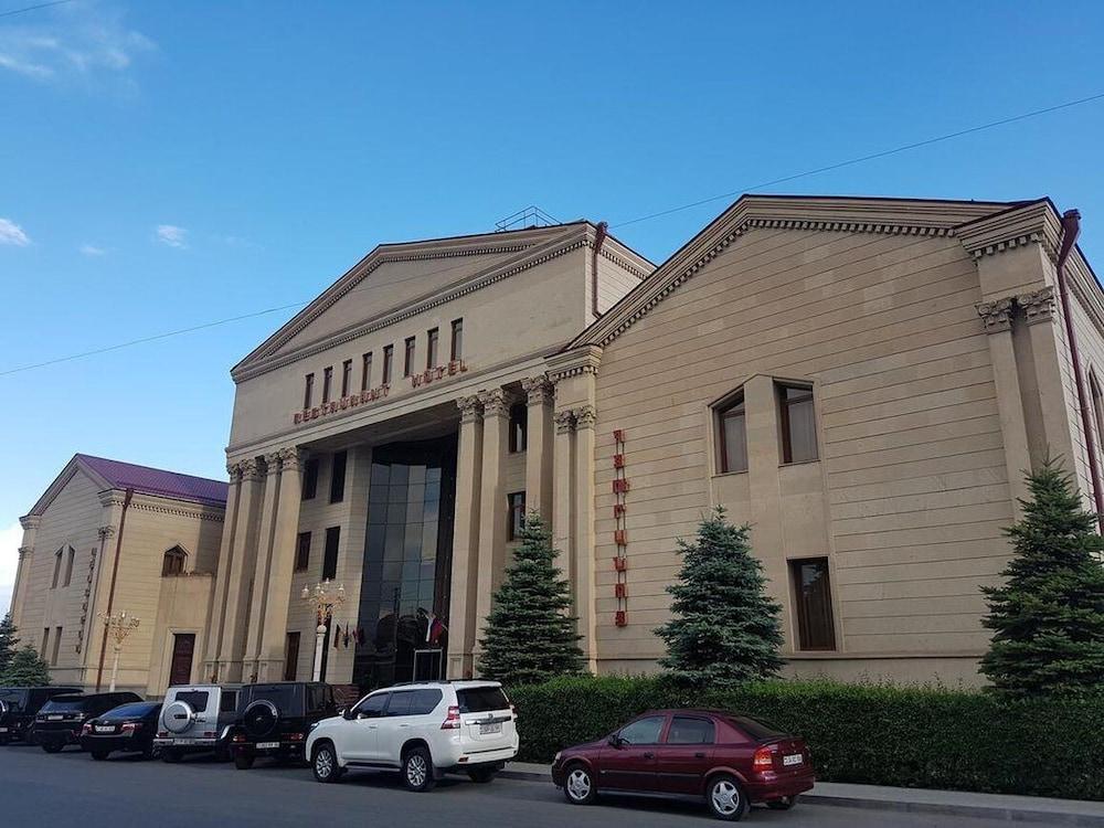 ARMENIAN ROYAL PALACE 123264