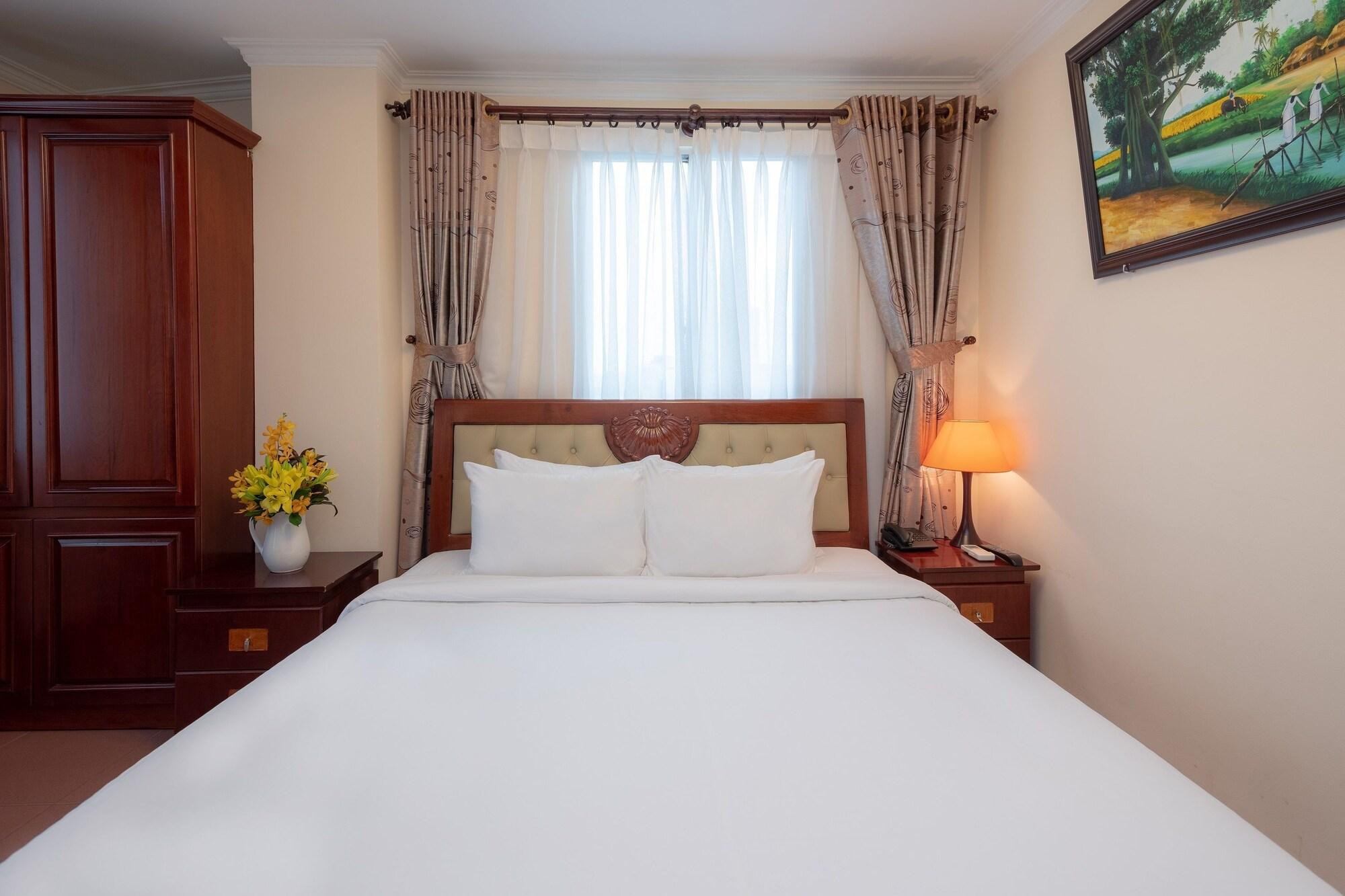 Bon Ami Hotel — 7