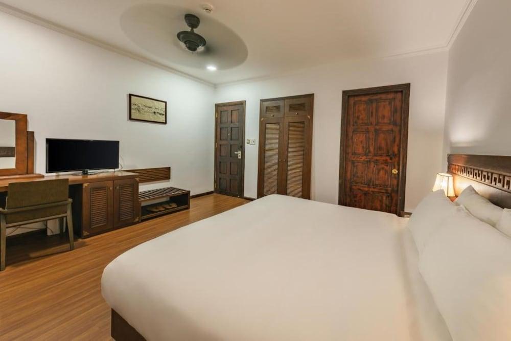 Chu Hotel — 10