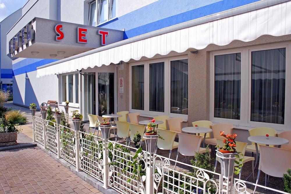 Hotel SET Bratislava 1083818 — 3
