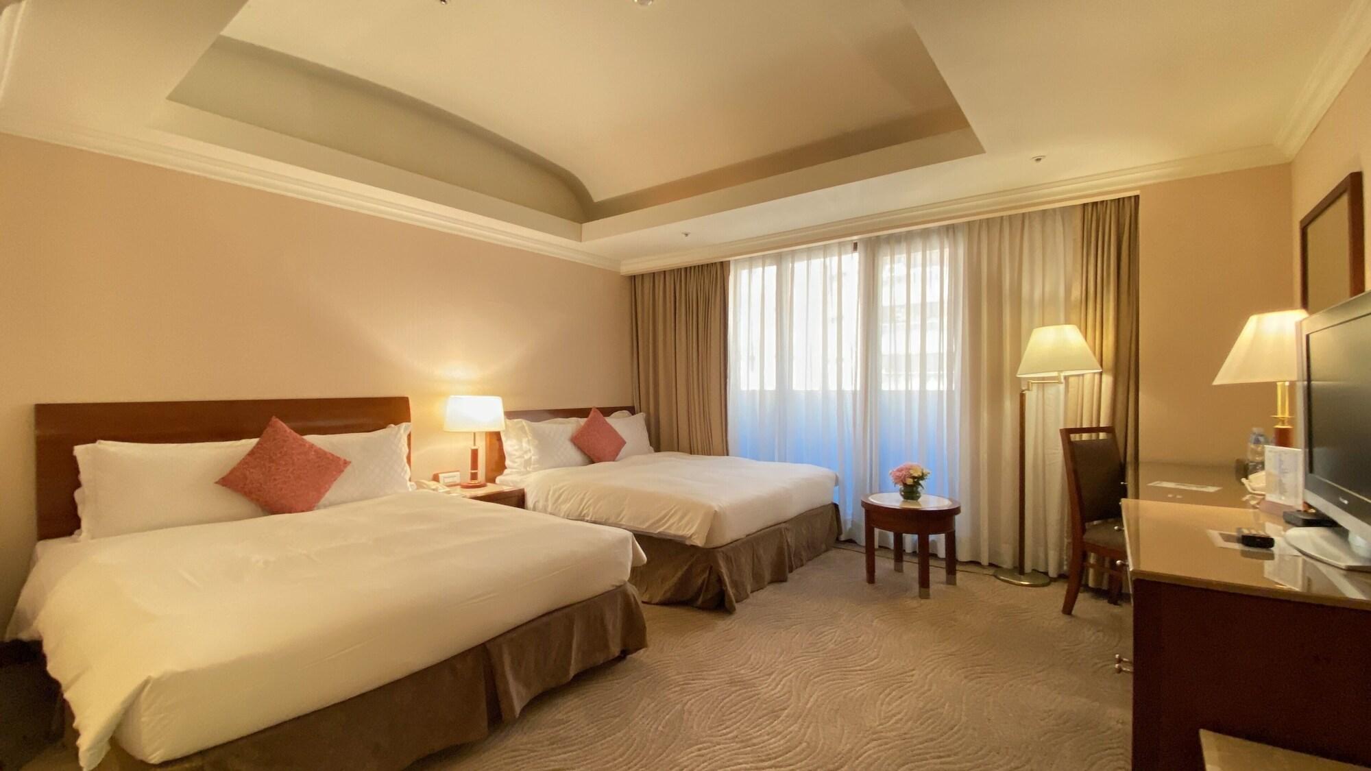 Monarch Plaza Hotel 1111698 — 9