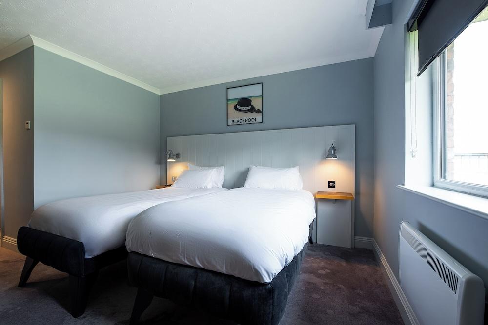 Village Urban Resort Blackpool — 8