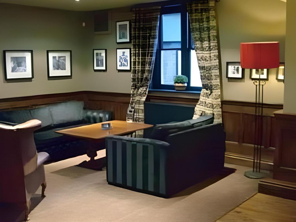 The Hunting Lodge - Restaurant with rooms — 6