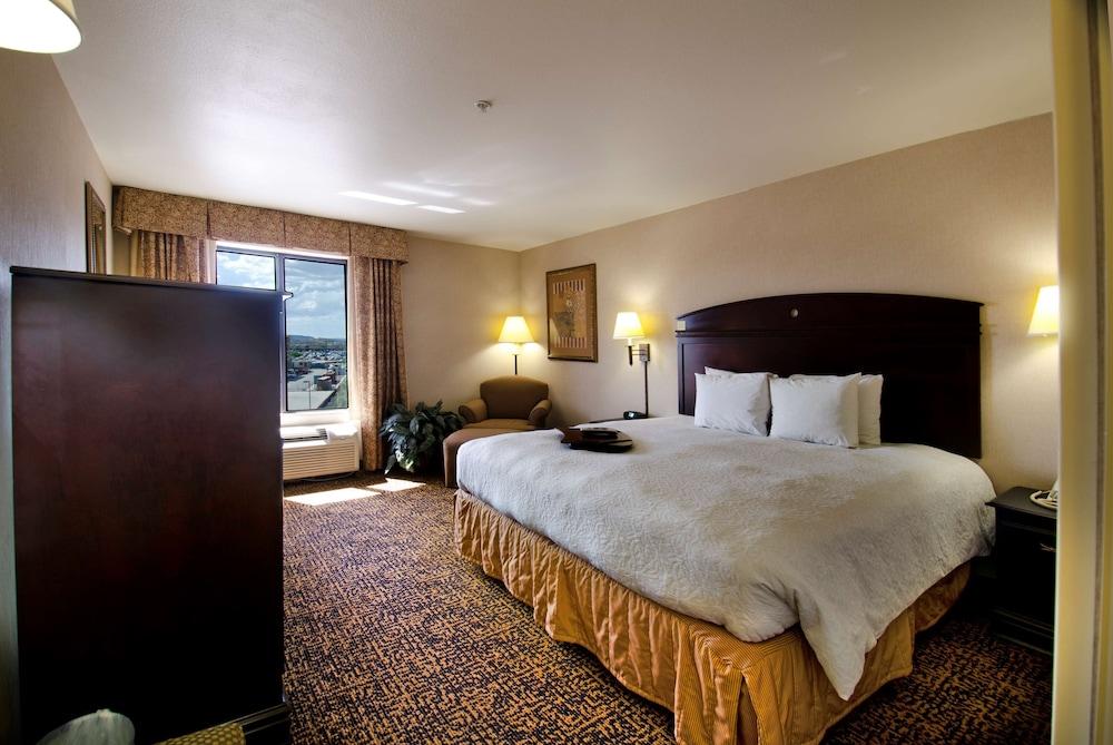 Hampton Inn & Suites Gallup — 7