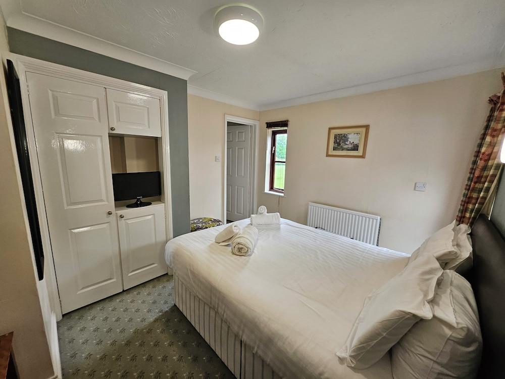 MARSH FARM HOTEL — 10