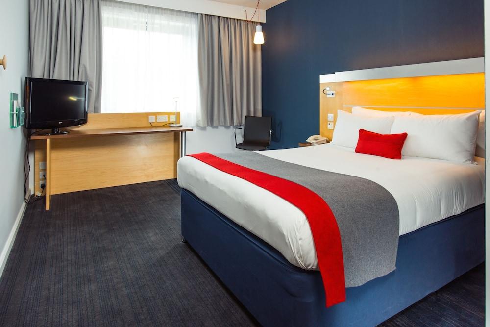 EXPRESS BY HOLIDAY INN CAMBRIDGE — 9