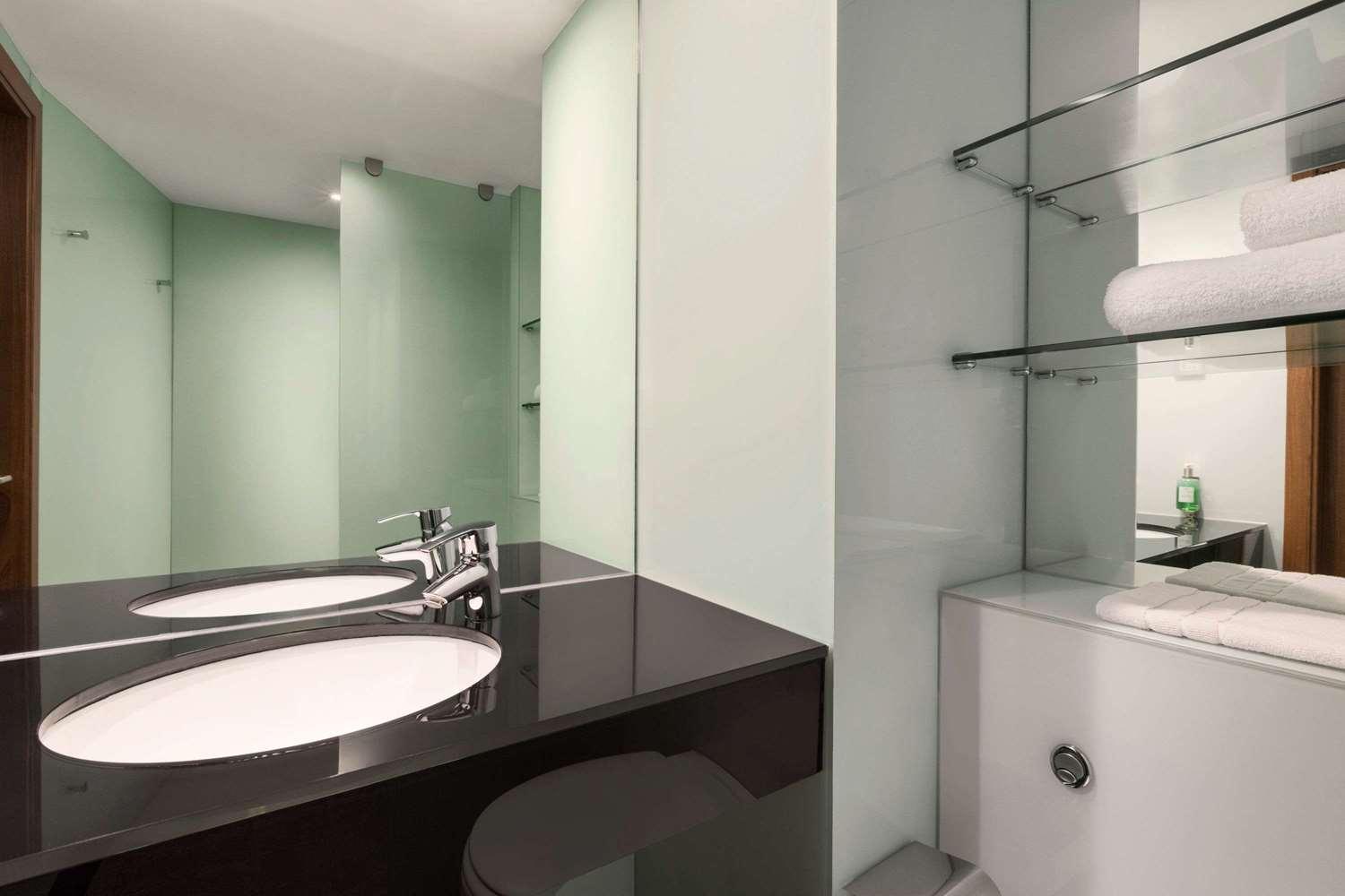Ramada Encore by Wyndham Leicester City Centre — 3