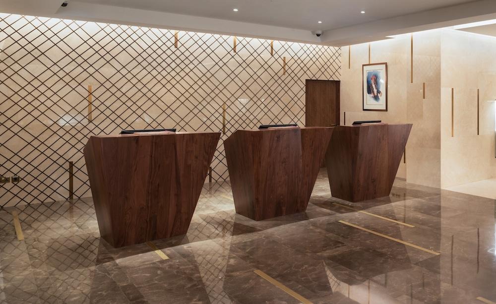 Crowne Plaza Muscat — 3