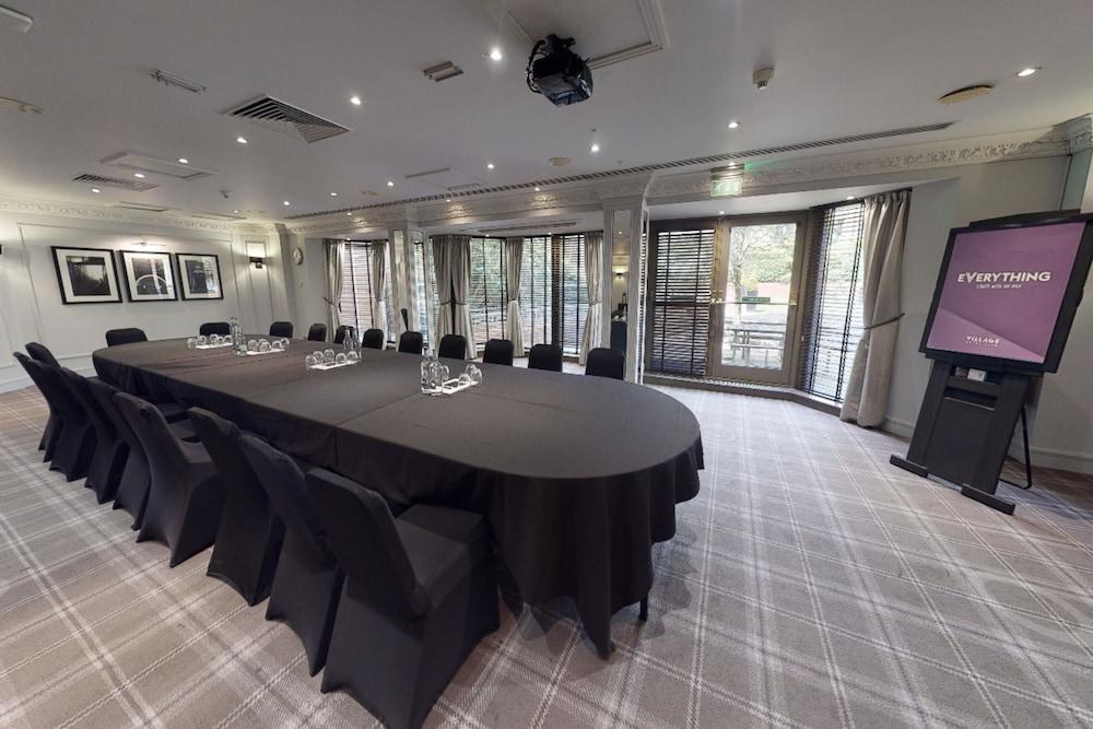 Village Urban Resort Swindon — 4