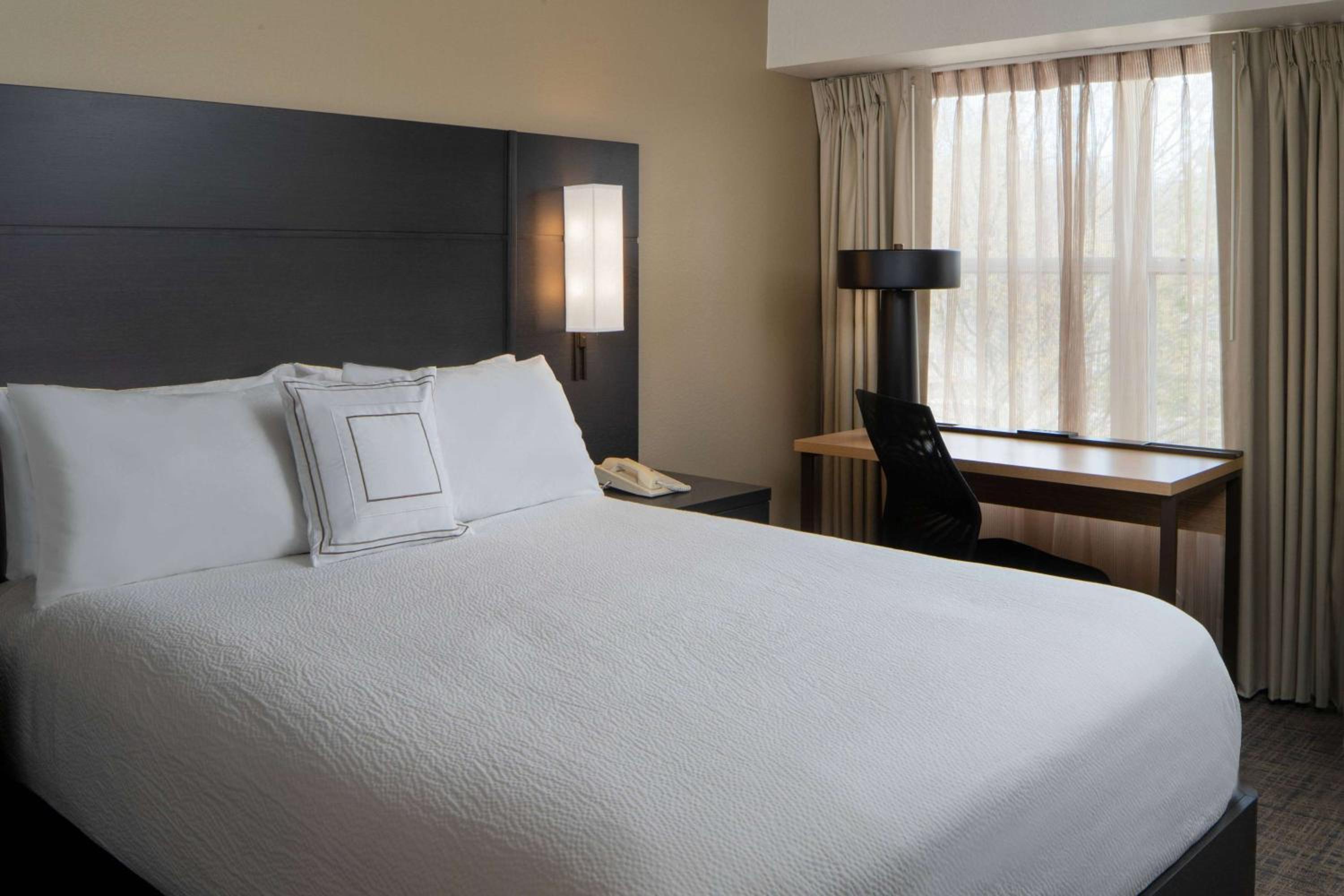 Sonesta ES Suites Fairfax Fair Lakes — 9