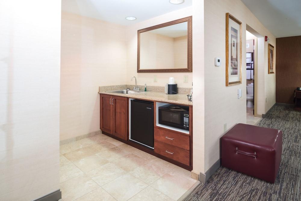 Hampton Inn & Suites Greensburg — 4