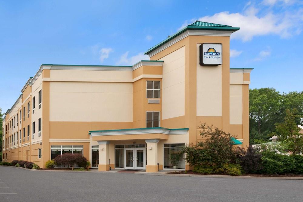 Days Inn & Suites by Wyndham Albany — 10