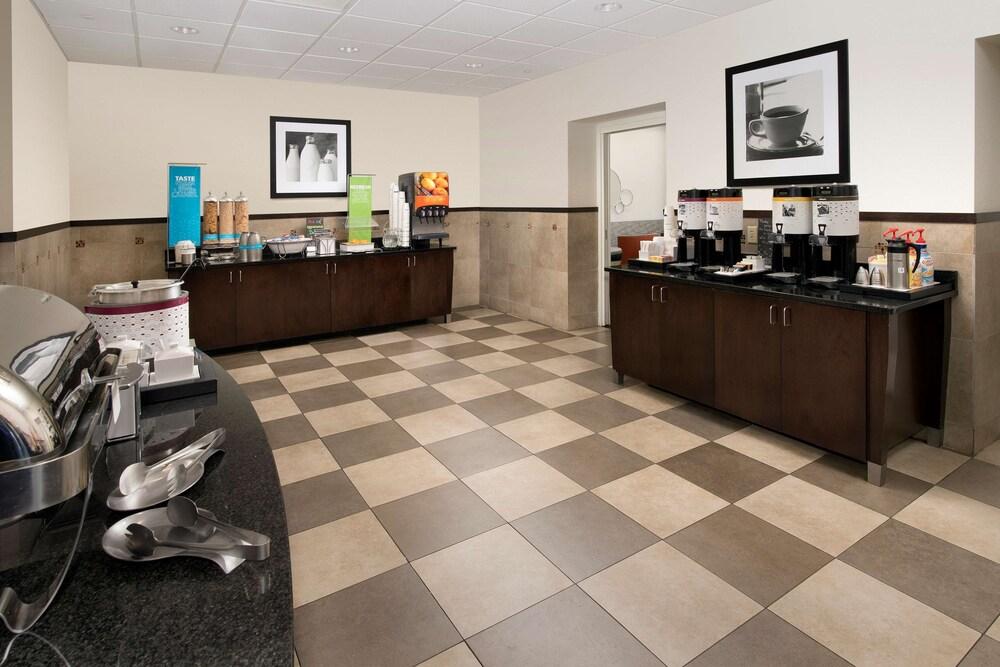 Hampton Inn & Suites Athens-I-65 (Huntsville Area) — 7