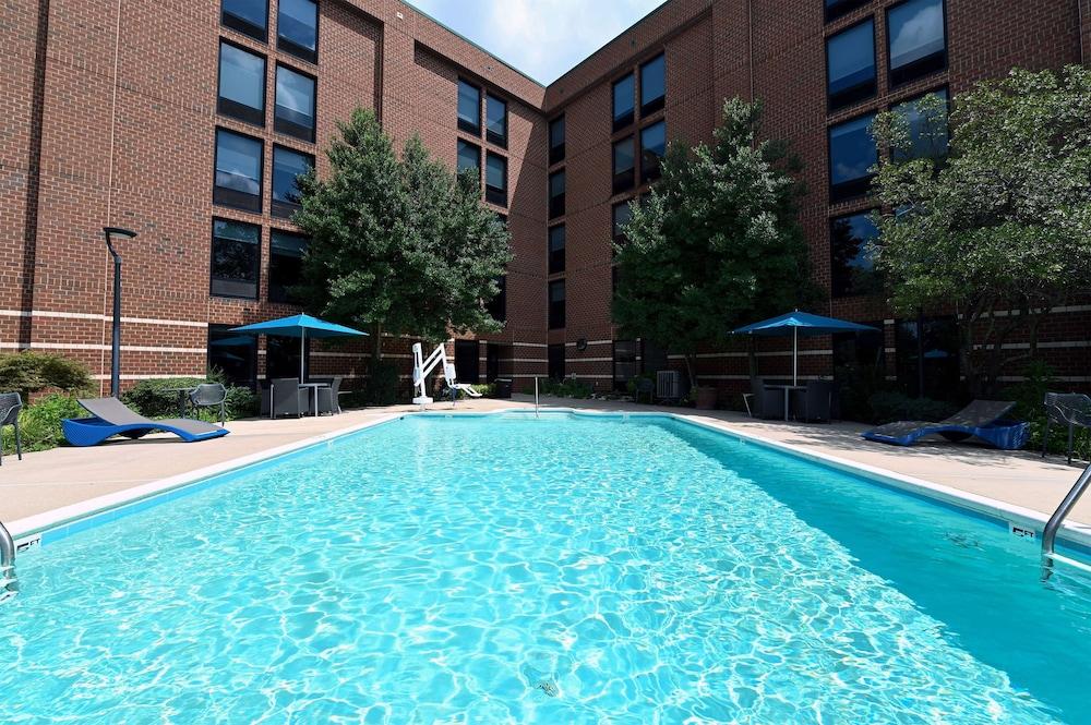 Hampton Inn Richmond West — 10