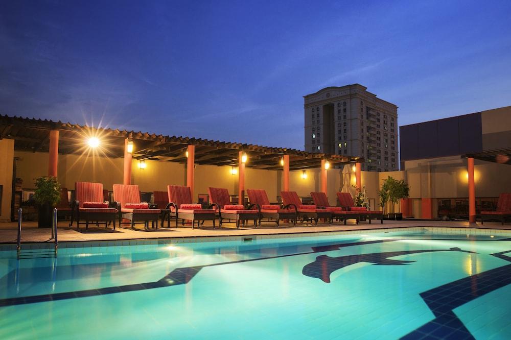 Jumeira Rotana Hotel — 4